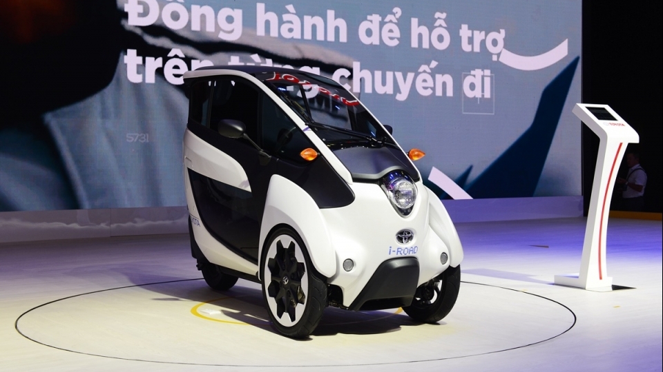 Xế "lạ" Toyota i-Road hút khách tại Vietnam Motor show 2018