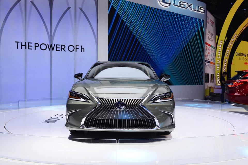 lexus es 300h cong nghe hybrid tien phong khuay dao vietnam motor show 2018