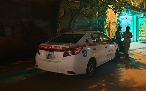 Truy tìm lái xe Mazda CX-5 nghi dùng súng bắn rồi chèn xe qua người tài xế taxi truy tim lai xe mazda cx 5 dung sung ban roi chen xe qua nguoi tai xe taxi giua ha noi