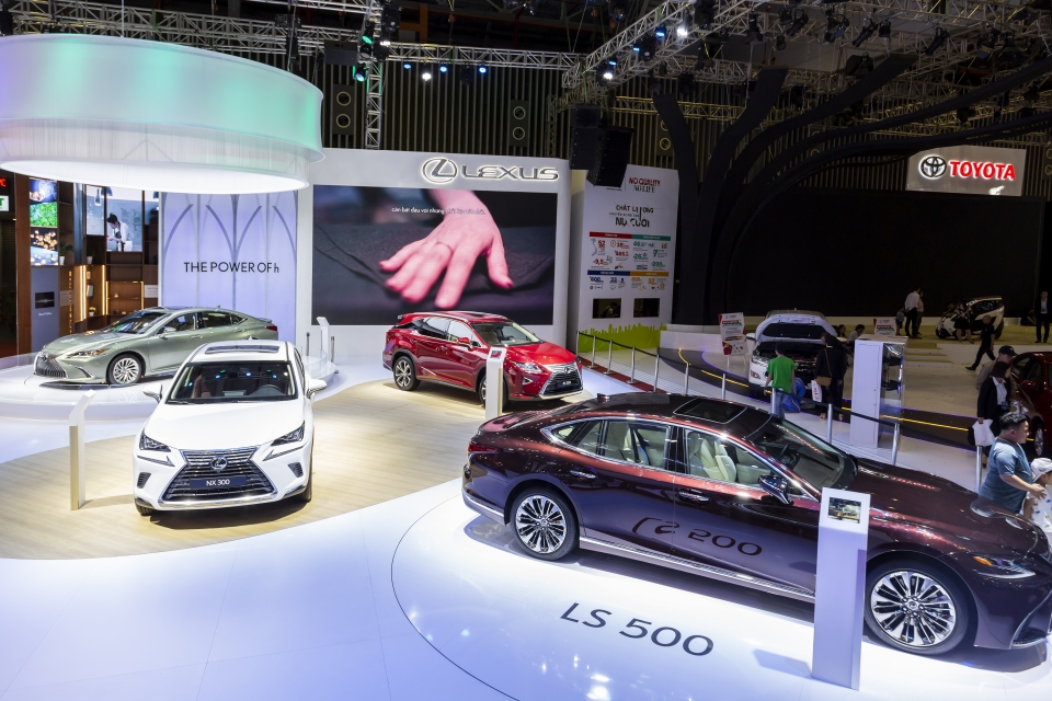 lexus es 300h cong nghe hybrid tien phong khuay dao vietnam motor show 2018