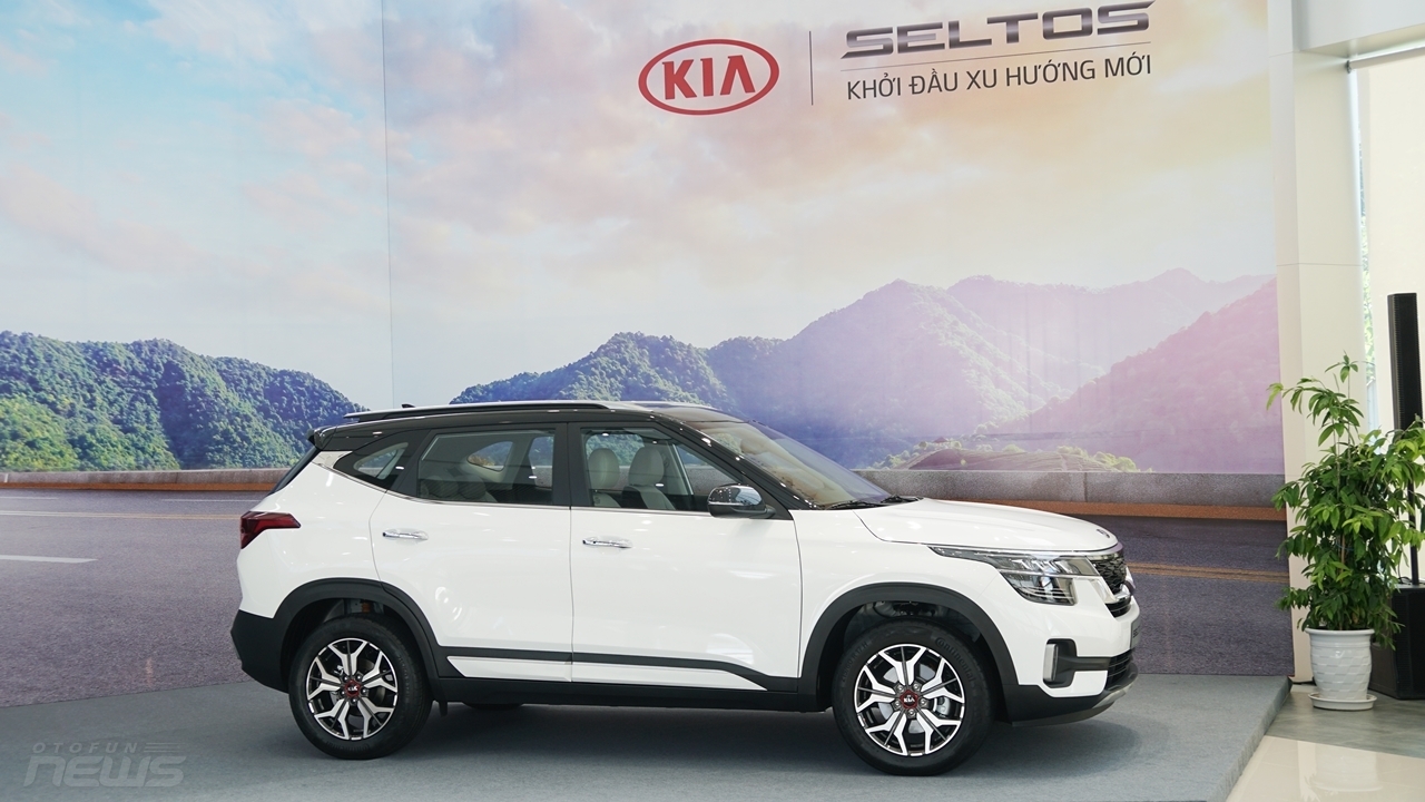 Kia Seltos “hạ gục” Hyundai Kona ngay trong tháng đầu giao xe kia seltos ha guc hyundai kona ngay trong thang dau giao xe