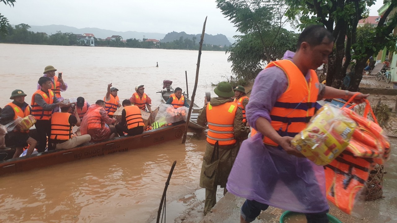 Diễn đàn OTOFUN kêu gọi: Chung tay chia sẻ vì miền Trung ruột thịt dien dan otofun keu goi chung tay chia se vi mien trung ruot thit