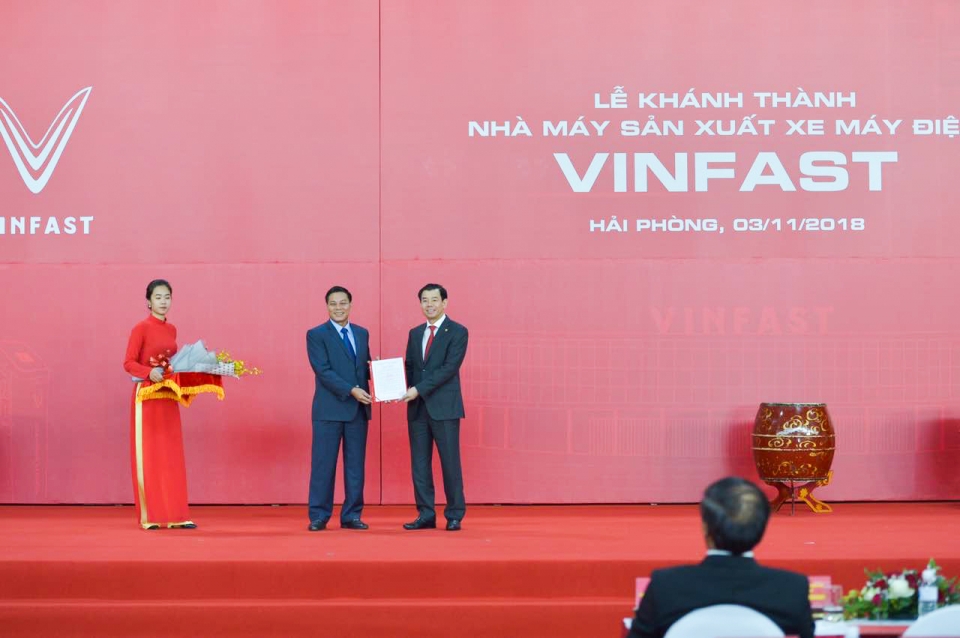 vinfast tang von dau tu to hop du an san xuat o to xe may dien len 70300 ty dong