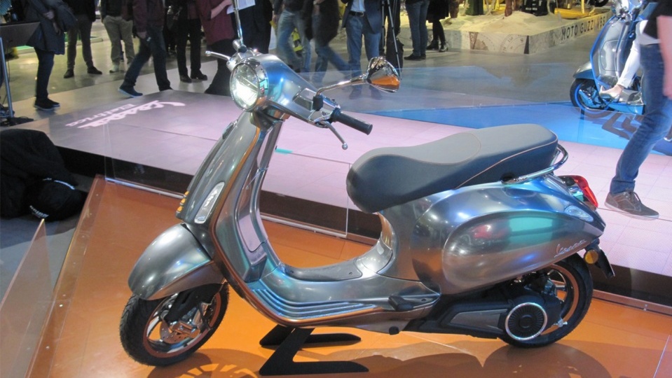Vespa Elettrica, xe máy điện Piaggio giá đắt ngang một chiếc ô tô