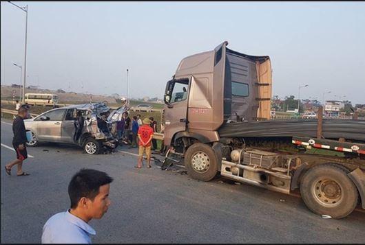 Cà phê OF: Vợ tài xế container vụ Innova đi lùi trên cao tốc 'mong chồng được về ăn Tết' ca phe of vo tai xe container vu innova di lui tren cao toc mong chong duoc ve an tet