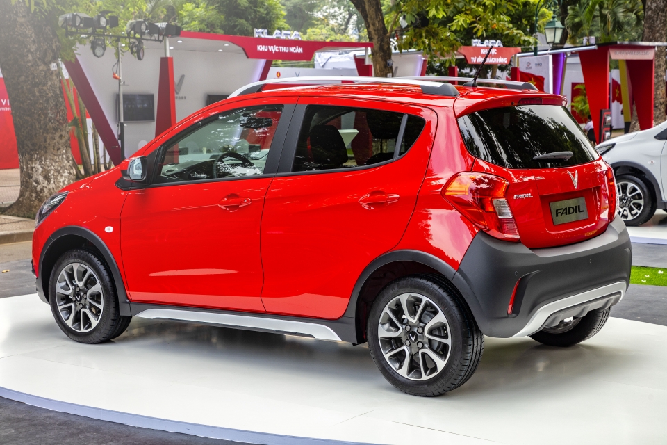 vinfast fadil doi thu nang ky cua toyota wigo