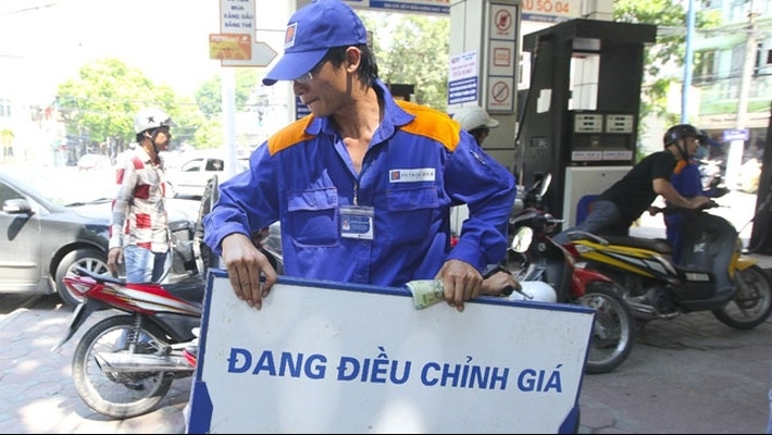 Giá xăng dầu tiếp tục giảm sâu: Xăng E5 Ron92 áp sát mức 11 nghìn đồng/lít