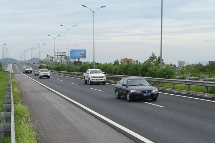 Thành viên Otofun chia sẻ 9 quy tắc ứng xử an toàn trên đường cao tốc thanh vien otofun chia se 9 quy tac ung xu an toan tren duong cao toc