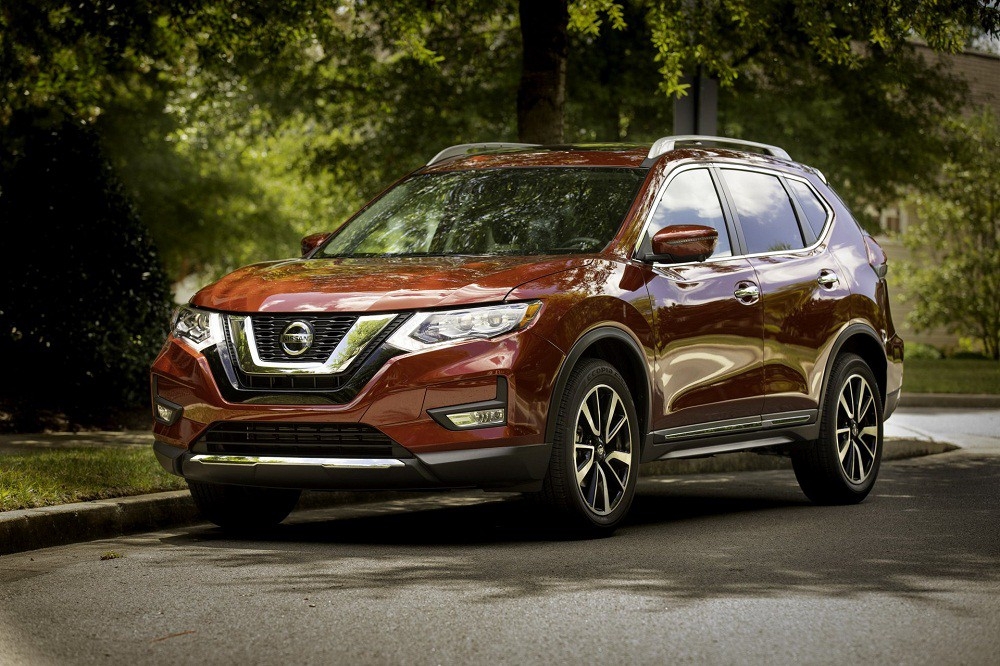 Nissan cho khách chạy thử Toyota RAV4 để bán X-Trail