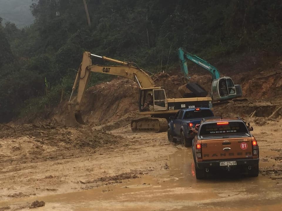 Chung tay chia sẻ cùng miền Trung ruột thịt Chung tay chia sẻ cùng miền Trung ruột thịt