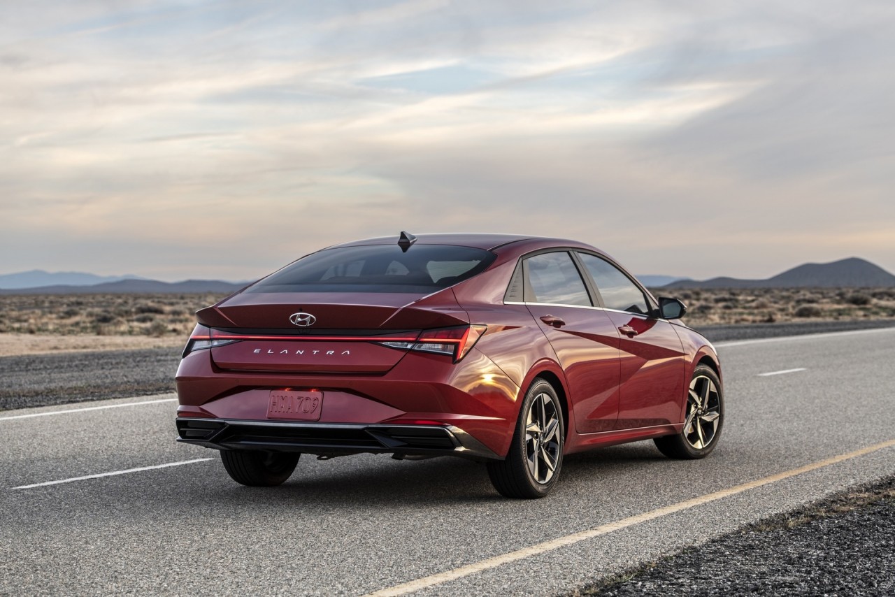 Hyundai Elantra 2021 sắp ra mắt tại Malaysia Hyundai Elantra 2021 sắp ra mắt tại Malaysia