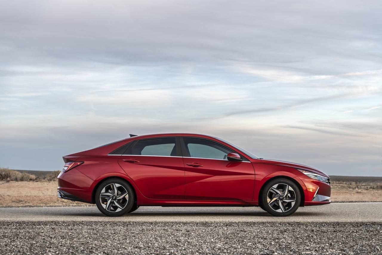 Hyundai Elantra 2021 sắp ra mắt tại Malaysia Hyundai Elantra 2021 sắp ra mắt tại Malaysia