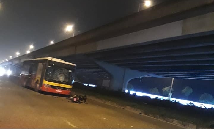 lan lan nguoc chieu xe may suyt dam thung xe bus