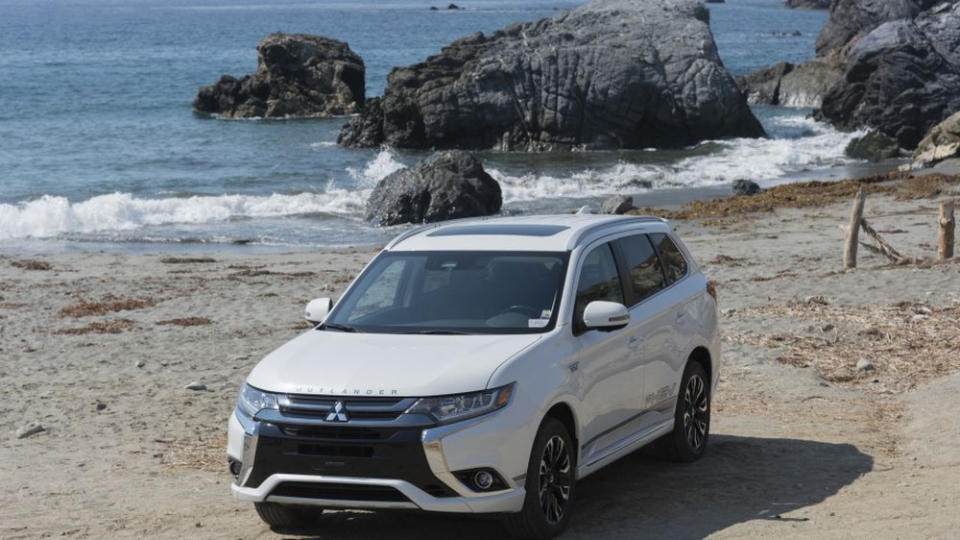 Triệu hồi gần 1.000 xe Mitsubishi Outlander lỗi phanh và cân bằng điện tử mitsubishi viet nam trieu hoi gan 1000 xe outlander loi phanh va he thong can bang dien tu