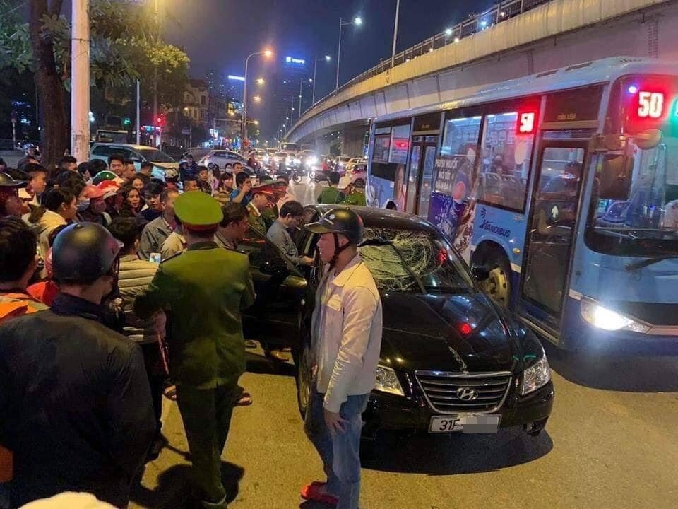 Hyundai gây tai nạn liên hoàn trên phố Trần Duy Hưng, hai bà bầu nhập viện hyundai gay tai nan lien hoan tren pho tran duy hung hai ba bau nhap vien