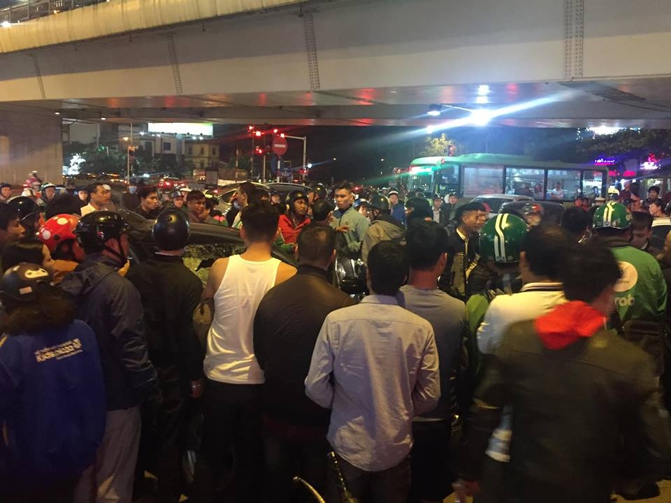 Hyundai gây tai nạn liên hoàn trên phố Trần Duy Hưng, hai bà bầu nhập viện hyundai gay tai nan lien hoan tren pho tran duy hung hai ba bau nhap vien