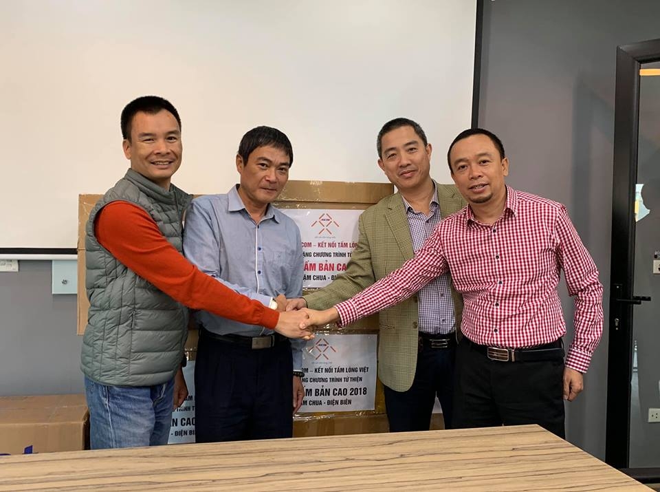 tinh than suoi am ban cao 2018 ruc chay truoc gio xe lan banh
