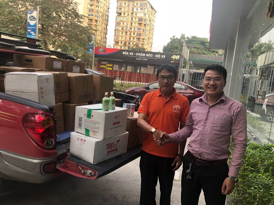 tinh than suoi am ban cao 2018 ruc chay truoc gio xe lan banh
