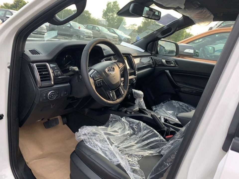 Đại lý đồng loạt chào bán Ford Everest 2021, giá không đổi Đại lý đồng loạt chào bán Ford Everest 2021, giá không đổi