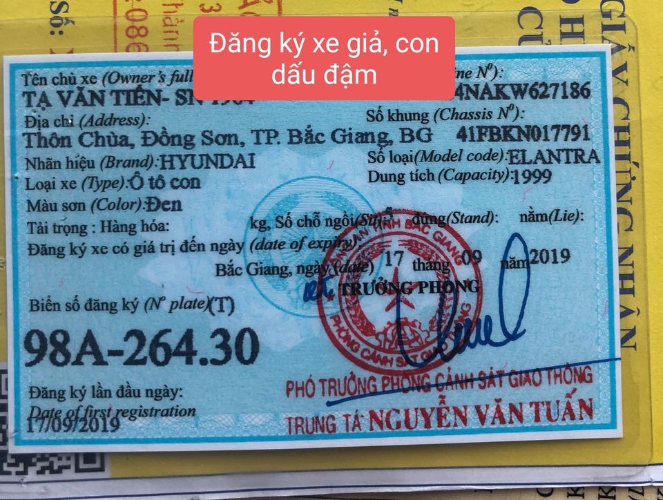Salon Long Việt dùng giấy tờ giả bán ô tô cho khách Salon Long Việt dùng giấy tờ giả bán ô tô cho khách