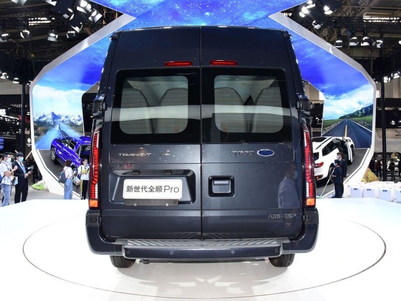 Ford Transit Pro 2021 trình làng, có đủ phiên bản 3 chỗ, 6 chỗ, 7 chỗ và 15 chỗ Ford Transit Pro 2021 trình làng, có đủ phiên bản 3 chỗ, 6 chỗ, 7 chỗ và 15 chỗ