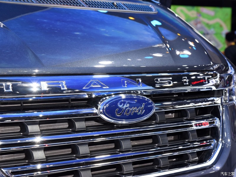 Ford Transit Pro 2021 trình làng, có đủ phiên bản 3 chỗ, 6 chỗ, 7 chỗ và 15 chỗ Ford Transit Pro 2021 trình làng, có đủ phiên bản 3 chỗ, 6 chỗ, 7 chỗ và 15 chỗ
