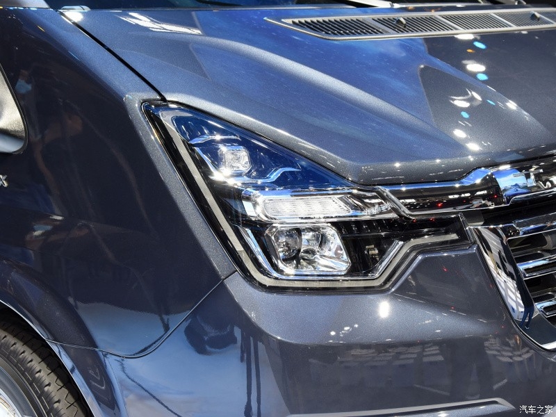 Ford Transit Pro 2021 trình làng, có đủ phiên bản 3 chỗ, 6 chỗ, 7 chỗ và 15 chỗ Ford Transit Pro 2021 trình làng, có đủ phiên bản 3 chỗ, 6 chỗ, 7 chỗ và 15 chỗ