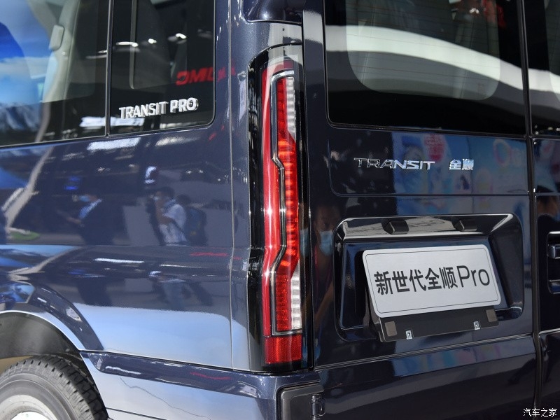 Ford Transit Pro 2021 trình làng, có đủ phiên bản 3 chỗ, 6 chỗ, 7 chỗ và 15 chỗ Ford Transit Pro 2021 trình làng, có đủ phiên bản 3 chỗ, 6 chỗ, 7 chỗ và 15 chỗ