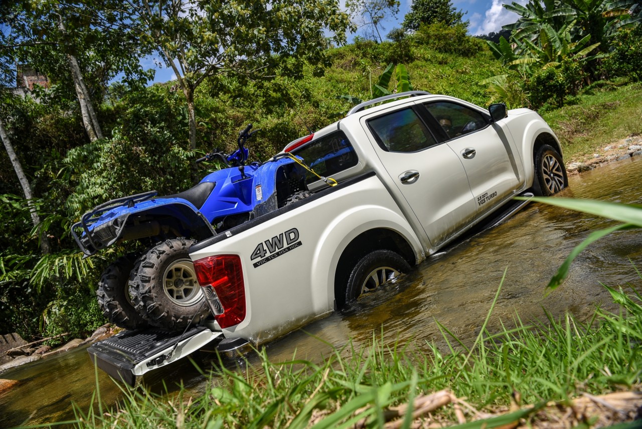 Nissan Navara giảm giá mạnh thanh lý xe tồn