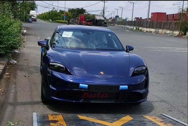 Chiếc Porsche Taycan chạy điện đầu tiên về Việt Nam chiec porsche taycan chay dien dau tien ve viet nam