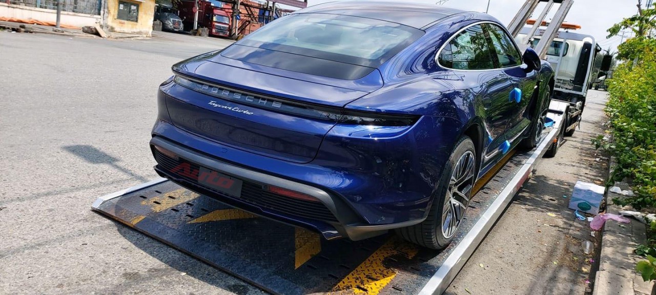 Chiếc Porsche Taycan chạy điện đầu tiên về Việt Nam chiec porsche taycan chay dien dau tien ve viet nam