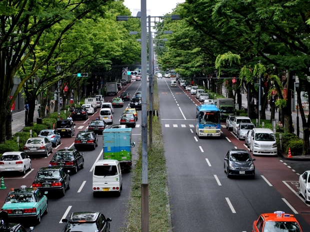 Vì sao lái xe bên trái có lợi hơn mà đa số các nước chọn lái xe bên phải? vi sao lai xe ben trai co loi hon ma da so cac nuoc chon lai xe ben phai