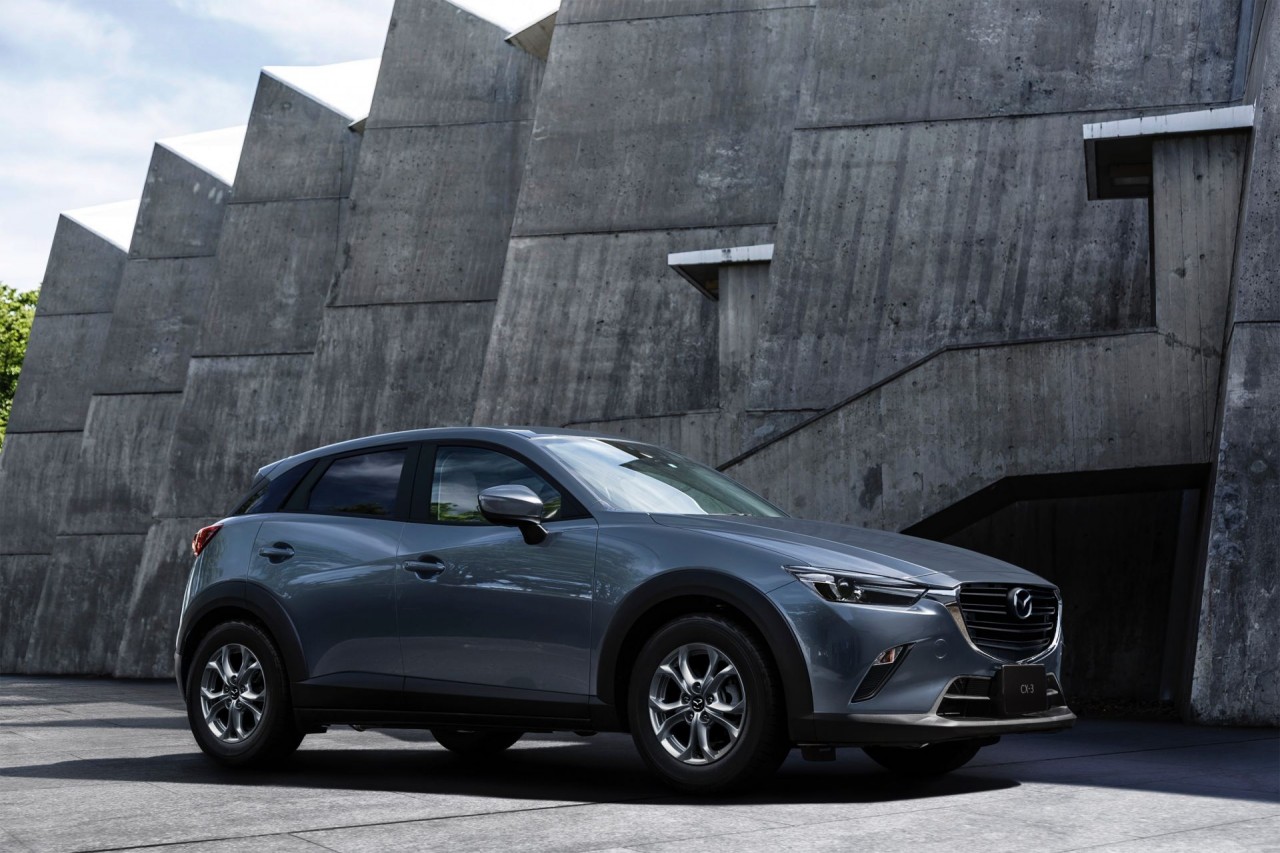 mazda cx 3 co them dong co 15l va mau ngoai that moi