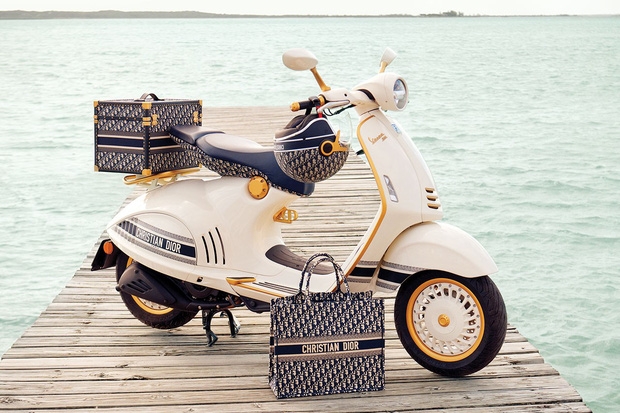 Xe tay ga Vespa 946 Christian Dior – sự kết hợp của 2 thương hiệu huyền thoại xe tay ga vespa 946 christian dior su ket hop cua 2 thuong hieu huyen thoai