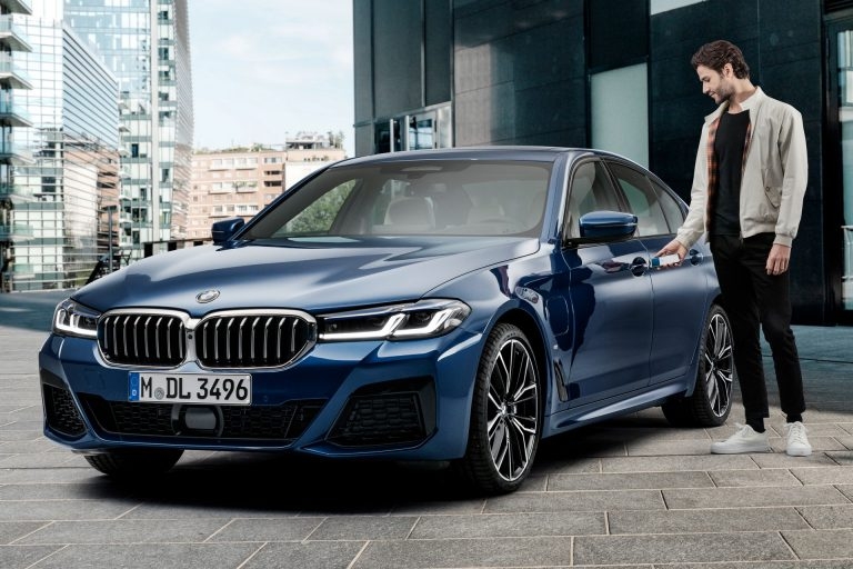 apple gioi thieu digital key khoa ky thuat so mo xe bmw bang iphone
