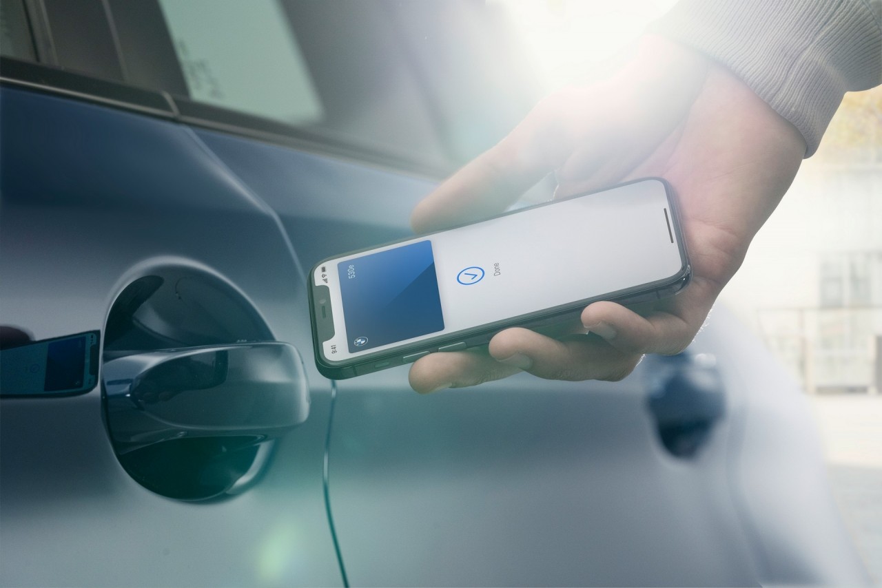 apple gioi thieu digital key khoa ky thuat so mo xe bmw bang iphone