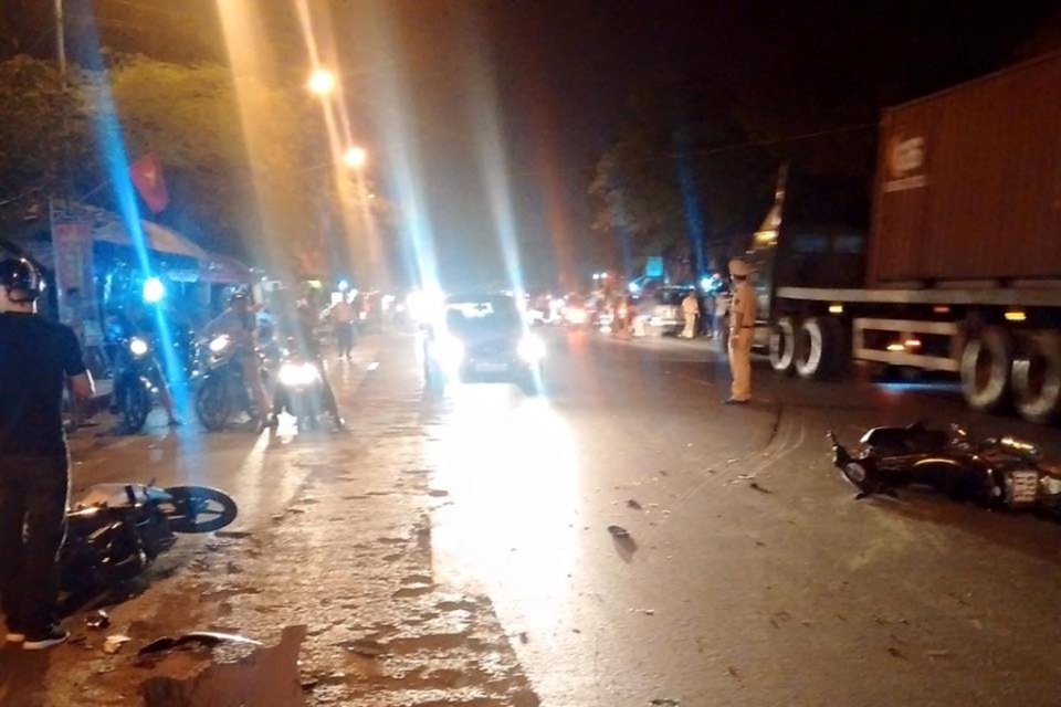 hai phong sieu xe bien dep huc bay nhieu xe may 7 nguoi bi thuong