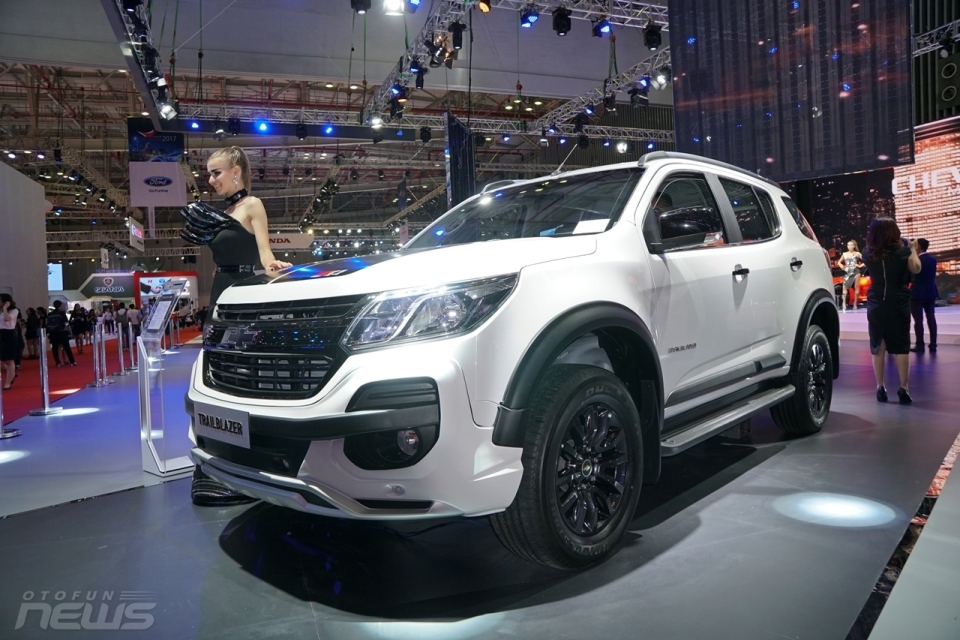 vms 2017 trailblazer dot nong phan khuc suv 7 cho hang sang