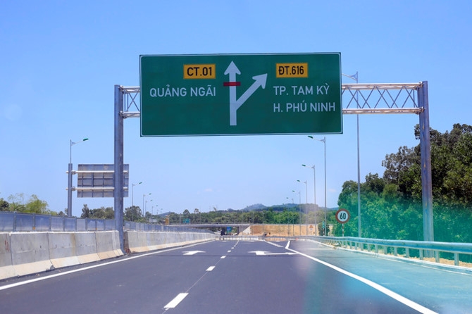 Trải nghiệm cao tốc hơn 18 nghìn tỷ đầu tiên ở miền Trung trai nghiem cao toc hon 18 nghin ty dau tien o mien trung