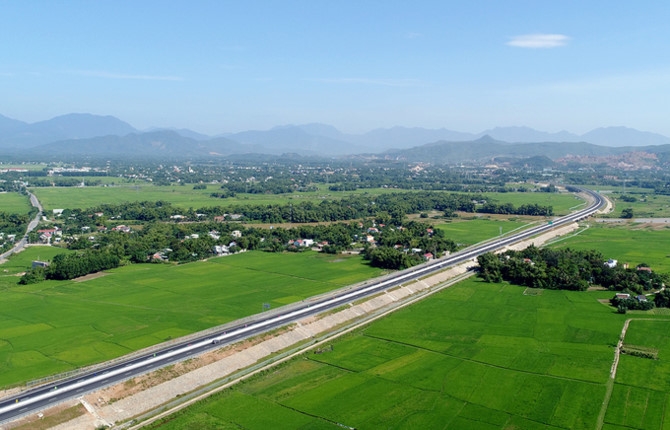 Trải nghiệm cao tốc hơn 18 nghìn tỷ đầu tiên ở miền Trung trai nghiem cao toc hon 18 nghin ty dau tien o mien trung