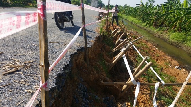 Phú Thọ: Con đường 15 tỉ vừa thi công xong đã sạt lở nghiêm trọng phu tho con duong 15 ti vua thi cong xong da sat lo nghiem trong