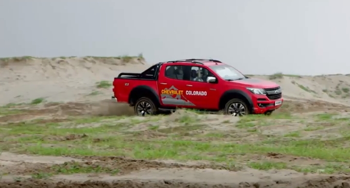 off road voi chevrolet p4 ki nang chien thang dia hinh cat
