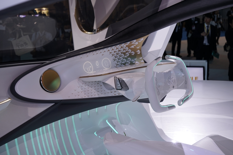tokyo 2017 toyota tao an tuong voi bo ba concept i ung dung cong nghe ai