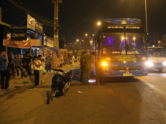 TP Hồ Chí Minh: Va chạm với xe giường nằm, người đàn ông đi xe máy tử vong tp ho chi minh va cham voi xe giuong nam nguoi dan ong di xe may tu vong