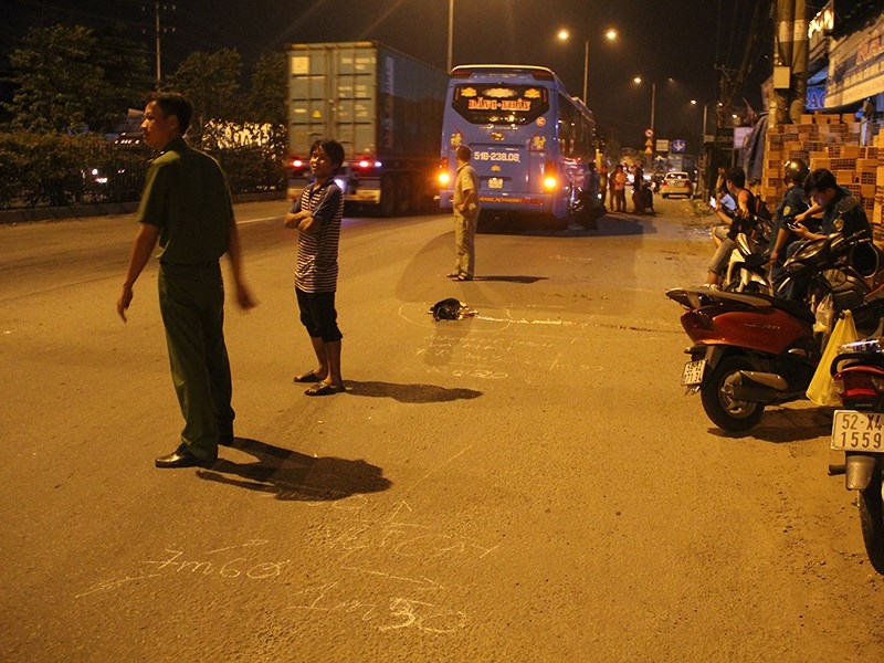 TP Hồ Chí Minh: Va chạm với xe giường nằm, người đàn ông đi xe máy tử vong tp ho chi minh va cham voi xe giuong nam nguoi dan ong di xe may tu vong