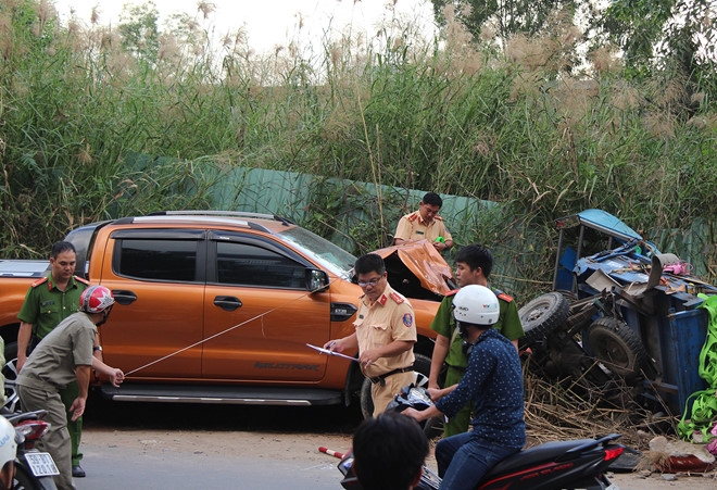 TP Hồ Chí Minh: Ô tô húc văng xe ba gác, một người tử vong tại chỗ tp ho chi minh o to huc vang xe ba gac mot nguoi tu vong tai cho