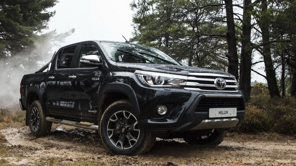 Toyota Hilux đánh dấu chặng đường nửa thế kỷ với phiên bản "Invicible 50 Chrome"
