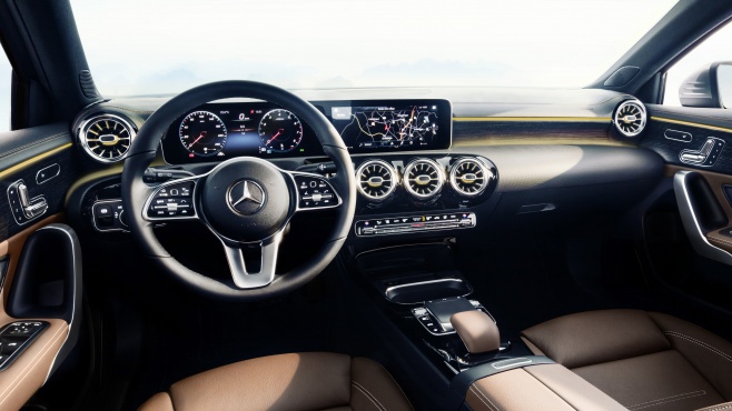 Mercedes-Benz A-Class 2018 đầy quyến rũ trong đoạn phim giới thiệu ngắn