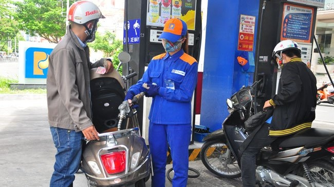 Xả thêm quỹ bình ổn để giữ giá xăng sau Tết