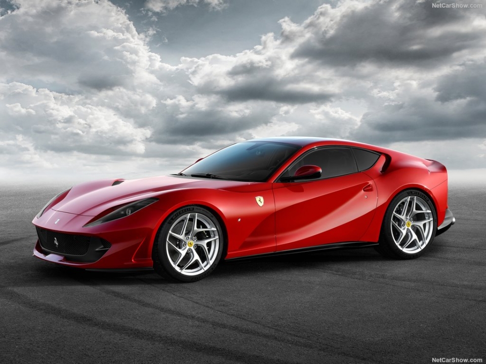 geneva 2017 cho doi man ra mat cua ferrari 812 superfast